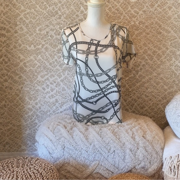 🔥HP🔥 Michael Kors White Chain Pattern Short Sleeve Top. Small - Picture 4 of 8